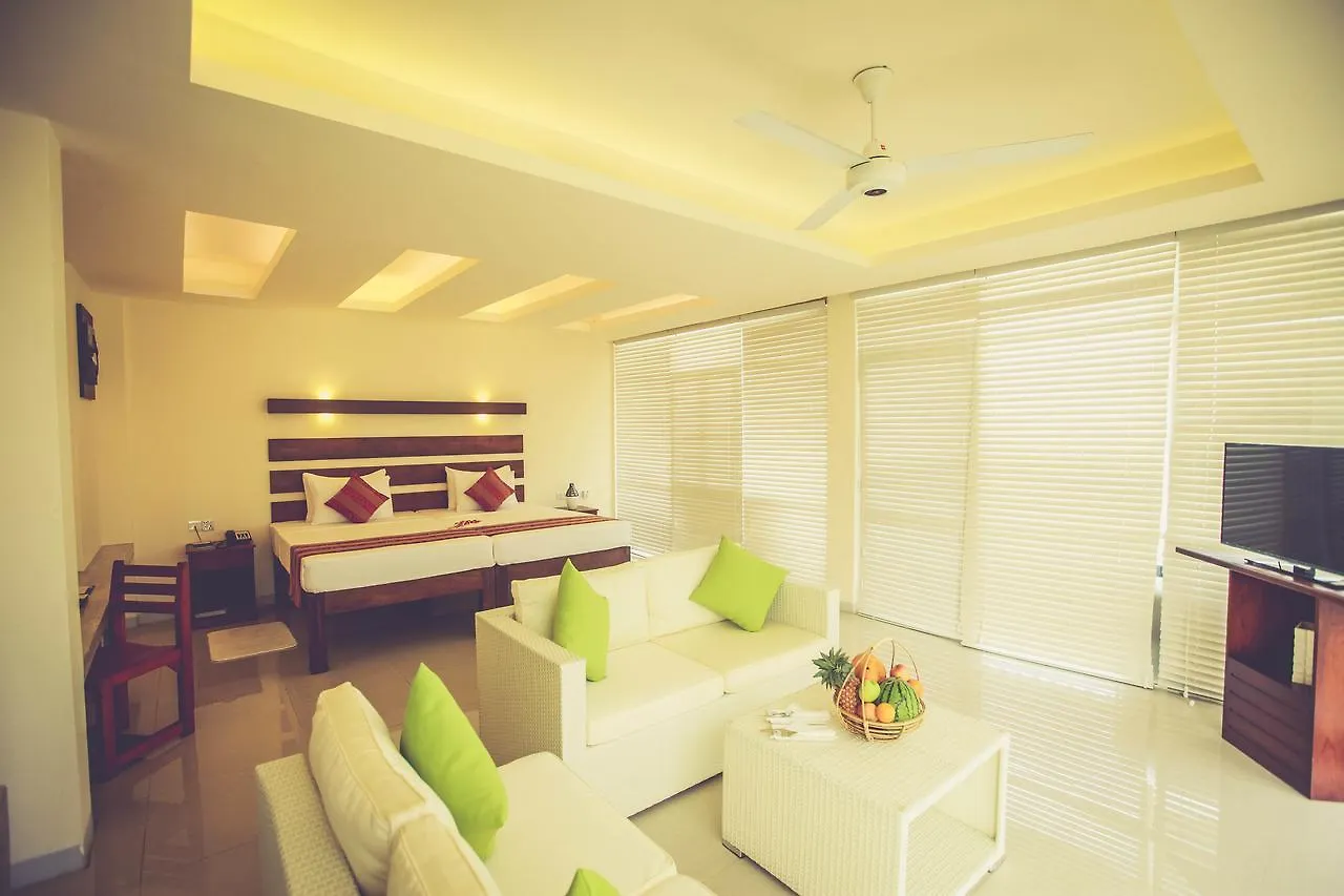 Beacon Beach Hotel Negombo 4*,