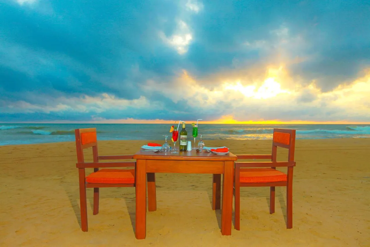 Beacon Beach Hotel Negombo